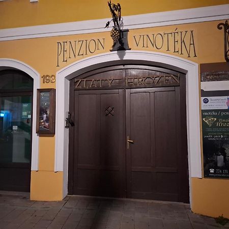 Penzion A Vinoteka Hrozen Kromeriz Exterior photo